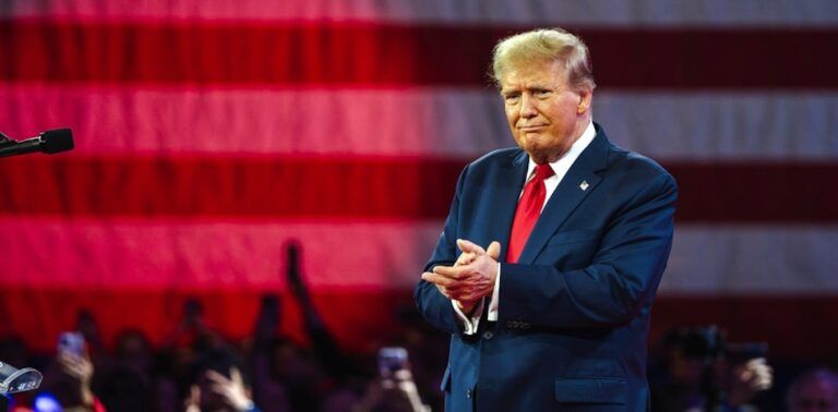 Trump Sindir Keir Starmer Usai Mundur dari Jabatan PM Inggris