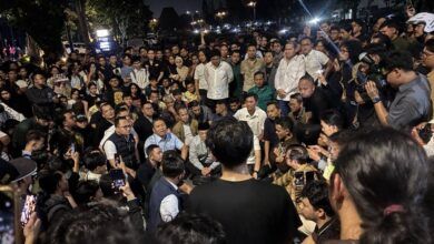 Forum diskusi yang menghadirkan tiga pejabat negara di Joglo Gelanggang Inovasi dan Kreativitas (GIK) UGM digeruduk mahasiswa