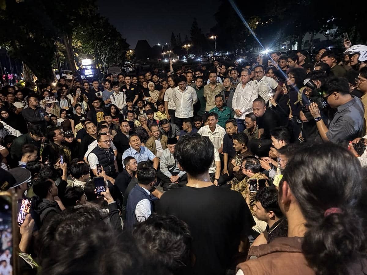 Forum diskusi yang menghadirkan tiga pejabat negara di Joglo Gelanggang Inovasi dan Kreativitas (GIK) UGM digeruduk mahasiswa