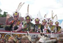 Wali Kota Samarinda, Andi Harun resmi membuka Festival Budaya Dayak Kenyah Desa Budaya Pampang Tahun 2026 pada Kamis (25/6/2026).