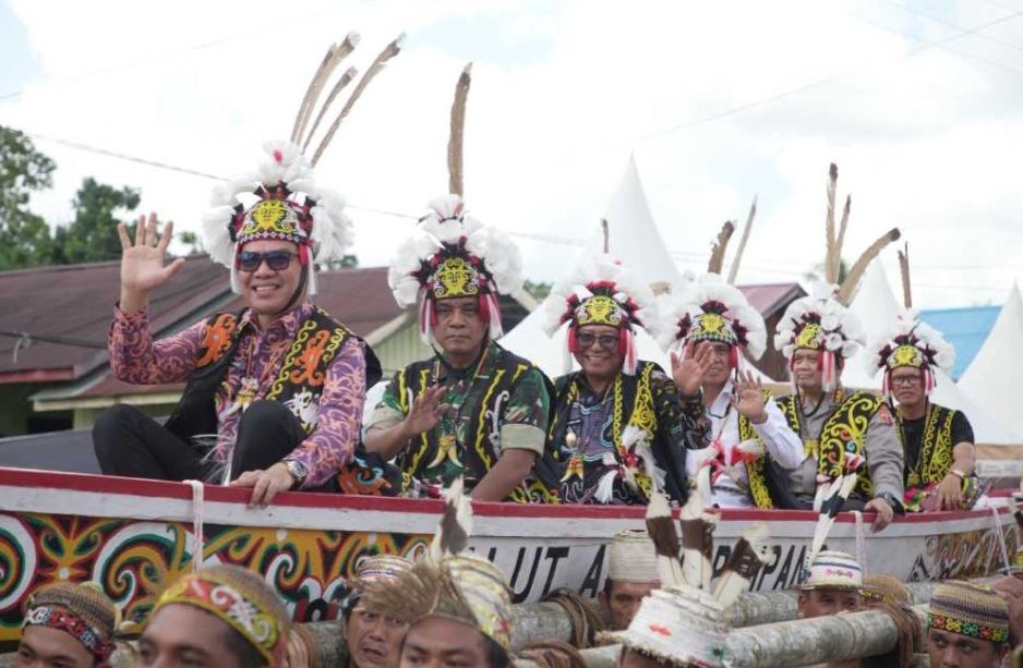 Wali Kota Samarinda, Andi Harun resmi membuka Festival Budaya Dayak Kenyah Desa Budaya Pampang Tahun 2026 pada Kamis (25/6/2026).