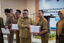 Wakil Wali Kota Samarinda, Saefuddin Zuhri, menghadiri kegiatan Penyerahan Bantuan Program Gerakan Orang Tua Asuh Cegah Stunting (GENTING) yang digelar PT PLN (Persero) UP3 Samarinda