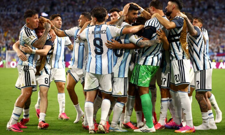 Pemain Argentina saat merayakan gol kemenangan