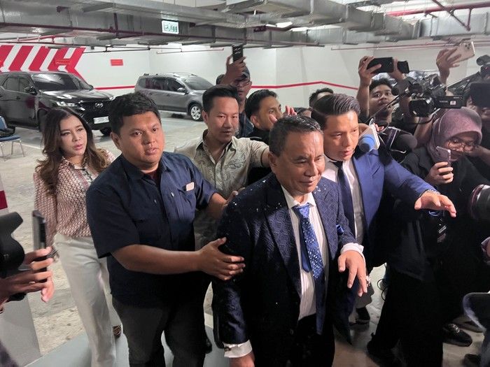 Pengacara Hotman Paris Hutapea resmi mendampingi mantan Jaksa Agung Muda Bidang Tindak Pidana Khusus (Jampidsus), Febrie Adriansyah, yang menjalani pemeriksaan