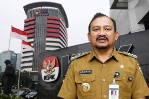 Bupati Pemalang, Anom Widiyantoro terjerat operasi tangkap tangan (OTT) Komisi Pemberantasan Korupsi (KPK)