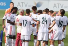 Pera pemain Real Madrid saat mendengarkan instruksi pelatih Jose Mourinho