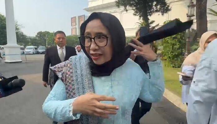 - Kepala Badan Gizi Nasional (BGN), Nanik S Deyang, resmi mengundurkan diri dari jabatannya