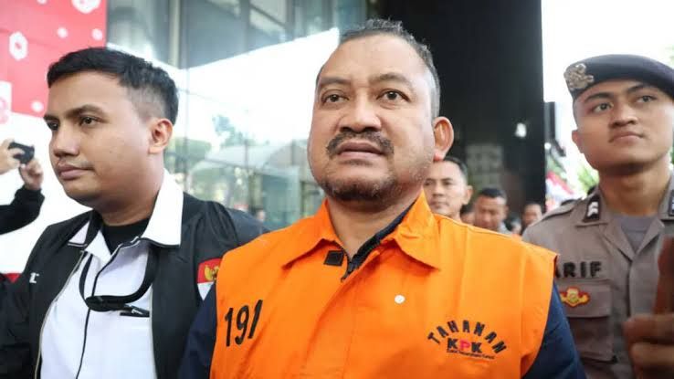 Bupati Pemalang Anom Widiyantoro Resmi Ditahan KPK