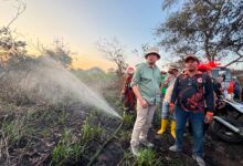 Wali Kota Samarinda Andi Harun turun langsung meninjau penanganan kebakaran lahan yang terjadi di kawasan Pelita 8, Samarinda