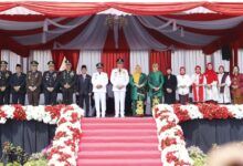 Upacara Detik-Detik Proklamasi dalam rangka HUT ke-81 Kemerdekaan Republik Indonesia di Halaman Parkir GOR Segiri, Senin (17/8/2026).