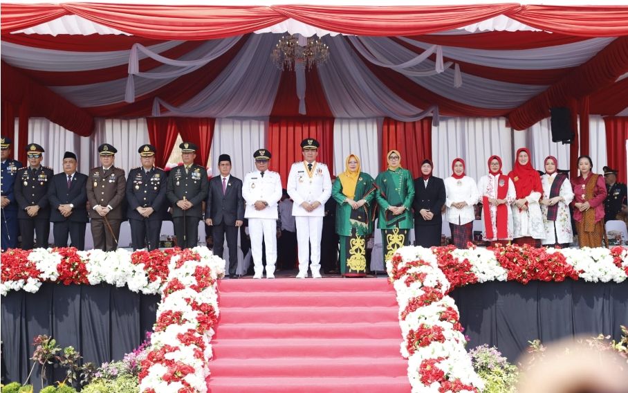 Upacara Detik-Detik Proklamasi dalam rangka HUT ke-81 Kemerdekaan Republik Indonesia di Halaman Parkir GOR Segiri, Senin (17/8/2026).