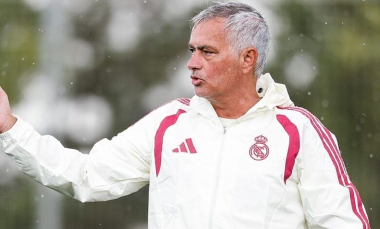 Pelatih Real Madrid Jose Mourinho