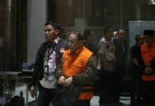 Rektor Unsoed Akhmad Sodiq jadi tersangka kasus dugaan praktik pemerasan dalam penerimaan mahasiswa baru jalur Mandiri 