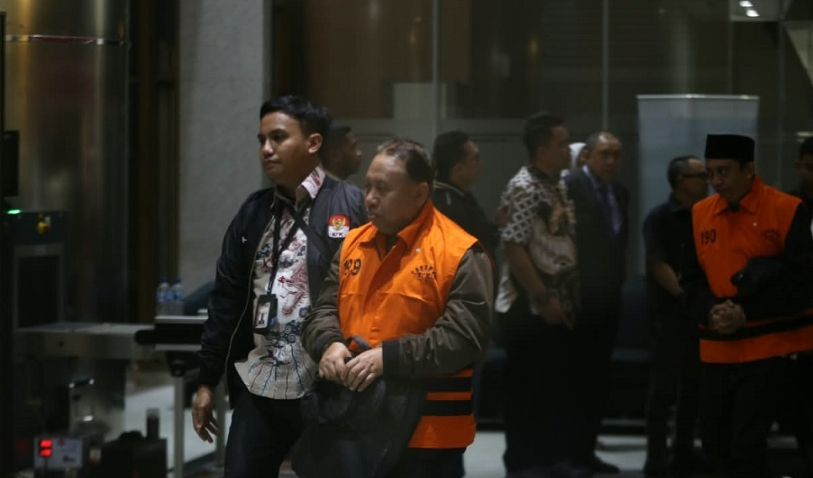 Rektor Unsoed Akhmad Sodiq jadi tersangka kasus dugaan praktik pemerasan dalam penerimaan mahasiswa baru jalur Mandiri 