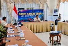 Prabowo memimpin rapat terbatas penanganan karhutla di Posko Satgas Udara, Lanud Supadio, Kalimantan Barat, Sabtu (22/8/2026).