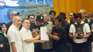Pimpinan DPR menerima audiensi Aliansi Masyarakat Pati Bersatu (AMPB) di Kompleks Parlemen, Senayan, Jakarta, Kamis (27/8).