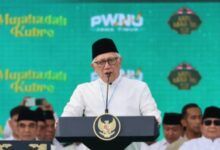 KH Abdul Hakim Mahfudz atau Gus Kikin sebagai Ketua Umum Pengurus Besar Nahdlatul Ulama (PBNU) masa khidmat 2026-2031