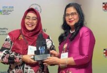 Ketua Forum Kota Sehat Samarinda, Rinda Wahyuni Andi Harun, hadir mewakili Wali Kota Samarinda untuk menerima penghargaan WHO Healthy Cities Recognition Awards 2026