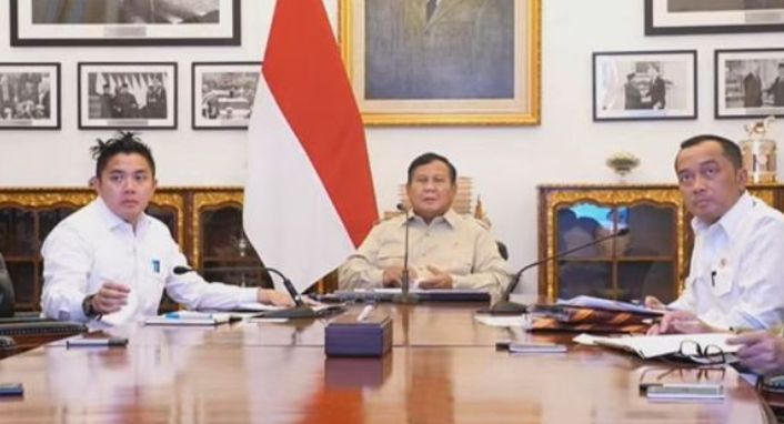 Presiden Prabowo Subianto memimpin rapat terbatas penanganan bencana alam