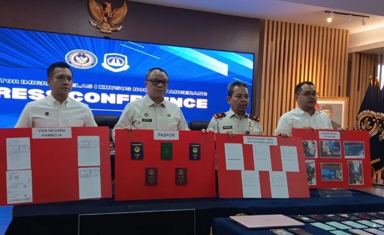 Imigrasi Bongkar Kantor Judol WN China di Tangerang