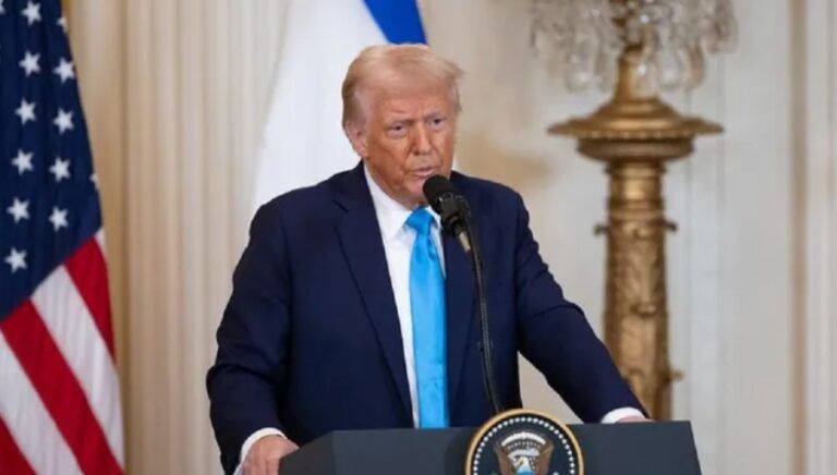 Optimistis Tumbangkan Iran, Trump: Mereka Tak Bisa Bertahan Lebih Lama