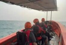 Pencarian lima jurnalis dan tiga kru kapal yang hilang kontak saat hendak meliput Gunung Anak Krakatau (GAK) di Selat Sunda