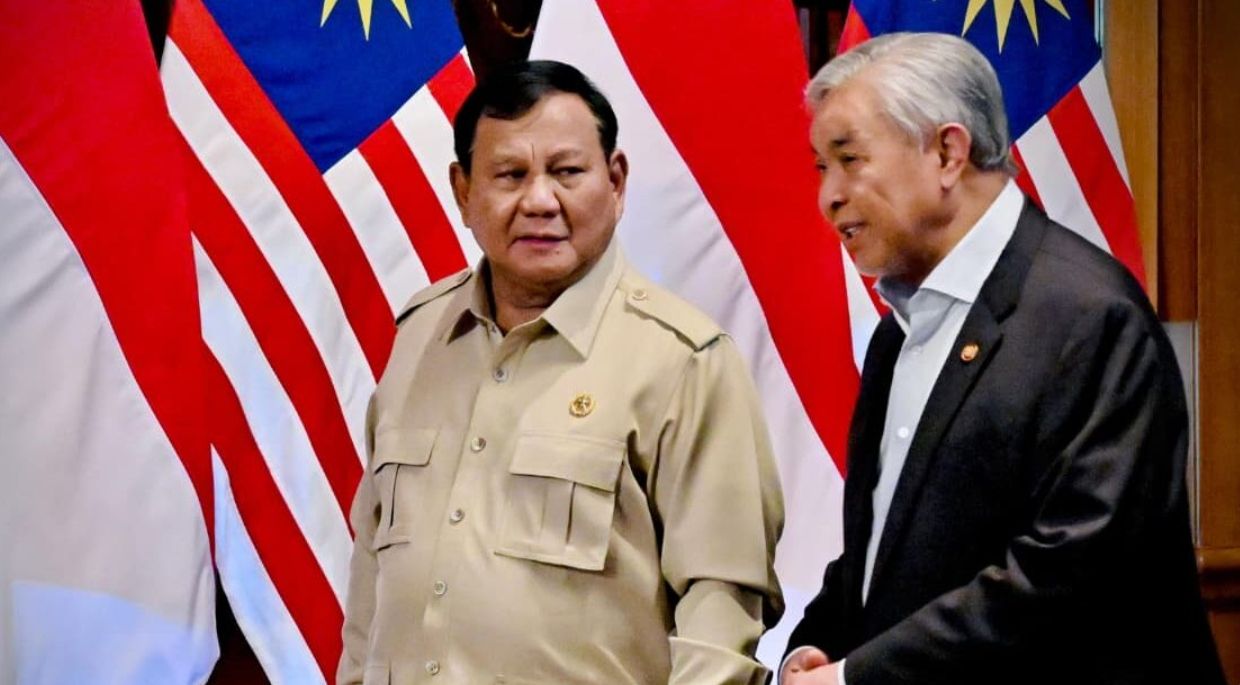 Prabowo setelah menerima kunjungan Wakil Perdana Menteri Malaysia Ahmad Zahid Hamidi di kediamannya di Hambalang