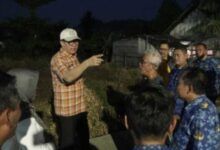 Wali Kota Samarinda, Andi Harun, meninjau langsung kawasan tepian Sungai Karang Mumus di sekitar Jalan Tarmidzi dan Jalan Muso Salim, Kamis (17/9/2026).