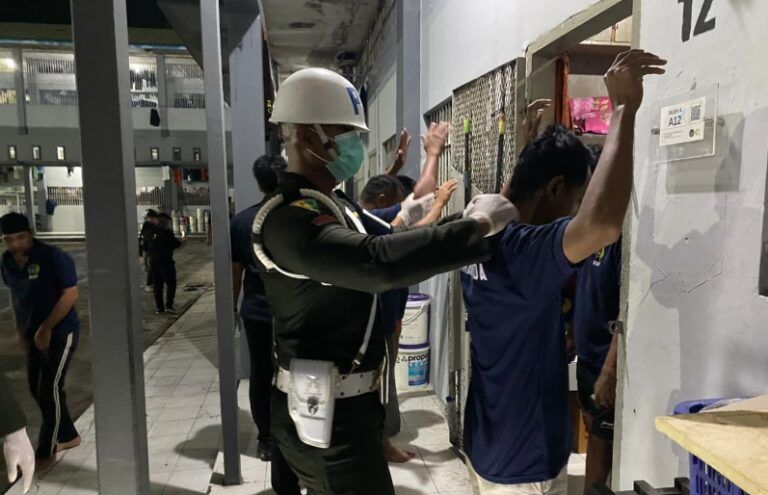 Razia Mendadak Lapas Narkotika Samarinda, Petugas Sita 7 HP dan Pisau Rakitan