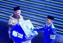 Zulhas dalam acara HUT ke-28 PAN yang turut dihadiri Prabowo.