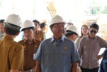 Wakil Ketua I DPRD Provinsi Kalimantan Timur, Ekti Imanuel, turun langsung meninjau progres pembangunan Gedung Rektorat Sekolah Tinggi Teologi (STT) Tenggarong