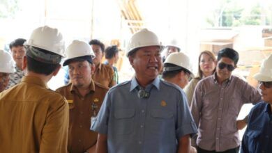 Wakil Ketua I DPRD Provinsi Kalimantan Timur, Ekti Imanuel, turun langsung meninjau progres pembangunan Gedung Rektorat Sekolah Tinggi Teologi (STT) Tenggarong