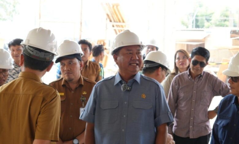 Wakil Ketua I DPRD Provinsi Kalimantan Timur, Ekti Imanuel, turun langsung meninjau progres pembangunan Gedung Rektorat Sekolah Tinggi Teologi (STT) Tenggarong