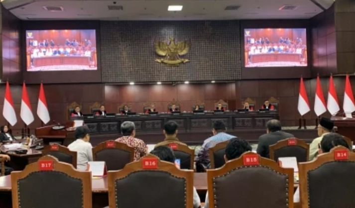 Sidang gugatan syarat pendidikan Gibran Rakabuming Raka sebagai calon wakil presiden (cawapres) dalam pemilihan presiden (Pilpres) 2024 di MK