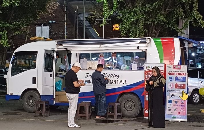 Layanan Samsat Malam yang beroperasi di luar jam kerja reguler untuk memudahkan masyarakat membayar pajak