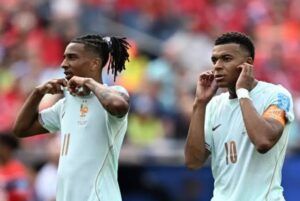 Kylian Mbappe dan Michael Olise