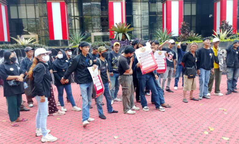 Aksi Damai Gerakan Bakti Cendana (GBC) di depan Gedung Komisi Pemberantasan Korupsi (KPK) RI