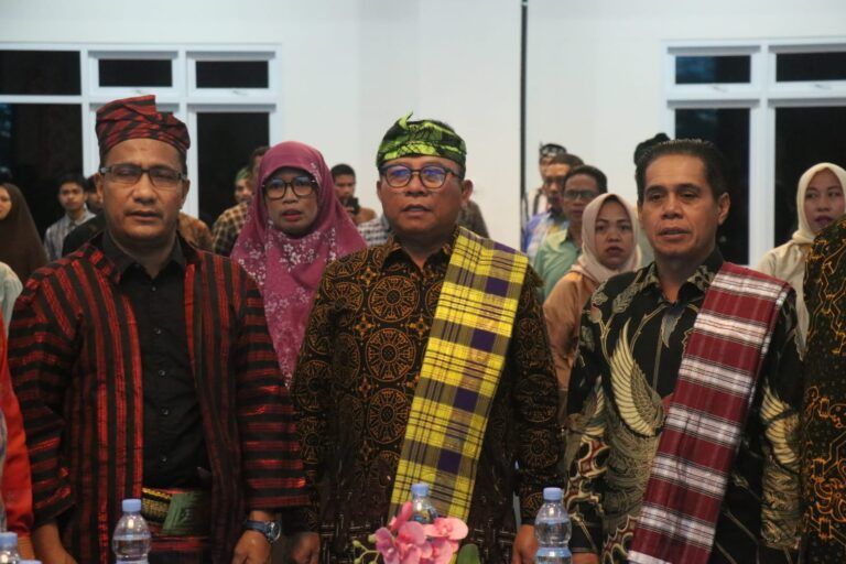 Saefuddin Zuhri Kukuhkan Pengurus HWBS, Dorong Warga Buton Perkuat Sinergi