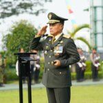 Cetak Sawah Kaltim - Personel Korem 091/ASN bersama petani saat meninjau pembukaan lahan baru dalam program cetak sawah di Kalimantan Timur.