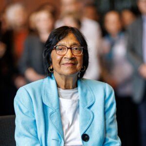 Navi Pillay Nobel - Navi Pillay, mantan Komisaris Tinggi PBB untuk Hak Asasi Manusia, saat menerima apresiasi atas perjuangannya melawan sistem apartheid dan penegakan hukum internasional.