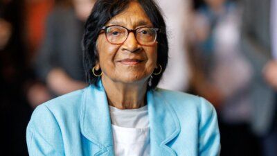 Navi Pillay Nobel - Navi Pillay, mantan Komisaris Tinggi PBB untuk Hak Asasi Manusia, saat menerima apresiasi atas perjuangannya melawan sistem apartheid dan penegakan hukum internasional.