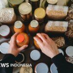 Ketahanan Kebutuhan Pokok - Suasana salah satu pusat perbelanjaan yang mulai mengalami peningkatan aktivitas warga dalam menyiapkan stok kebutuhan logistik rumah tangga secara mandiri.