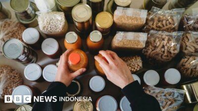 Ketahanan Kebutuhan Pokok - Suasana salah satu pusat perbelanjaan yang mulai mengalami peningkatan aktivitas warga dalam menyiapkan stok kebutuhan logistik rumah tangga secara mandiri.