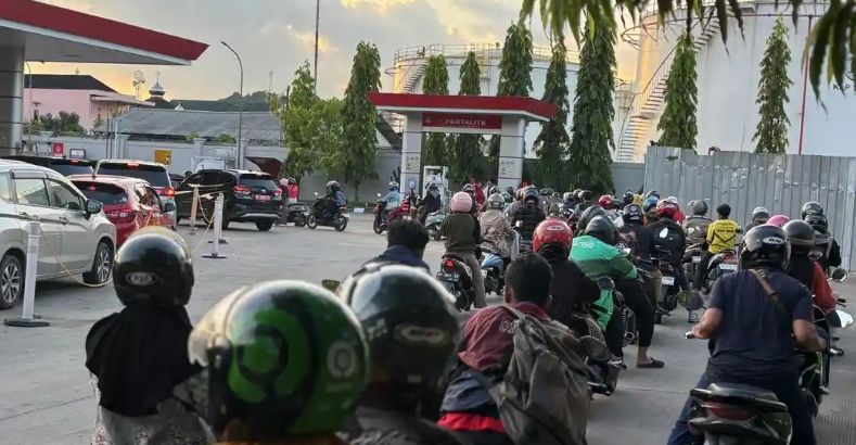Antrean di SPBU Samarinda