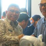 Penyerahan bantuan paket sembako dan alat pemadam kebakaran kepada Tim Relawan Katana Bantuas di Aula Kantor Kelurahan Bantuas, Kecamatan Palaran, Jumat (2/10/2026).