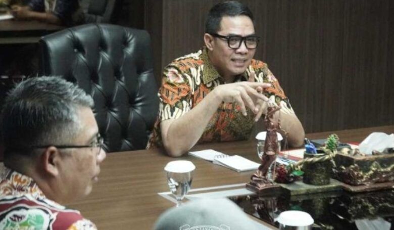 Wali Kota Samarinda Andi Harun saat menerima audiensi pengurus Badan Pimpinan Cabang (BPC) Perhimpunan Hotel dan Restoran Indonesia (PHRI) Kota Samarinda