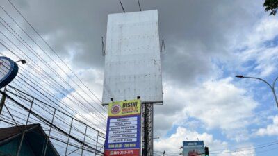 Ilustrasi papan reklame di Kota Samarinda