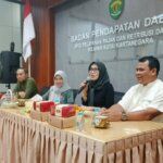 Kepala Bapenda Kaltim Dasmiah saat kunjungan kerja ke UPTD PPRD Kutai Kartanegara, Rabu (7/10/2026).
