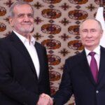 Presiden Iran Masoud Pezeshkian dan Presiden Rusia Vladimir Putin