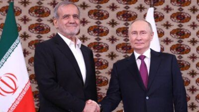 Presiden Iran Masoud Pezeshkian dan Presiden Rusia Vladimir Putin